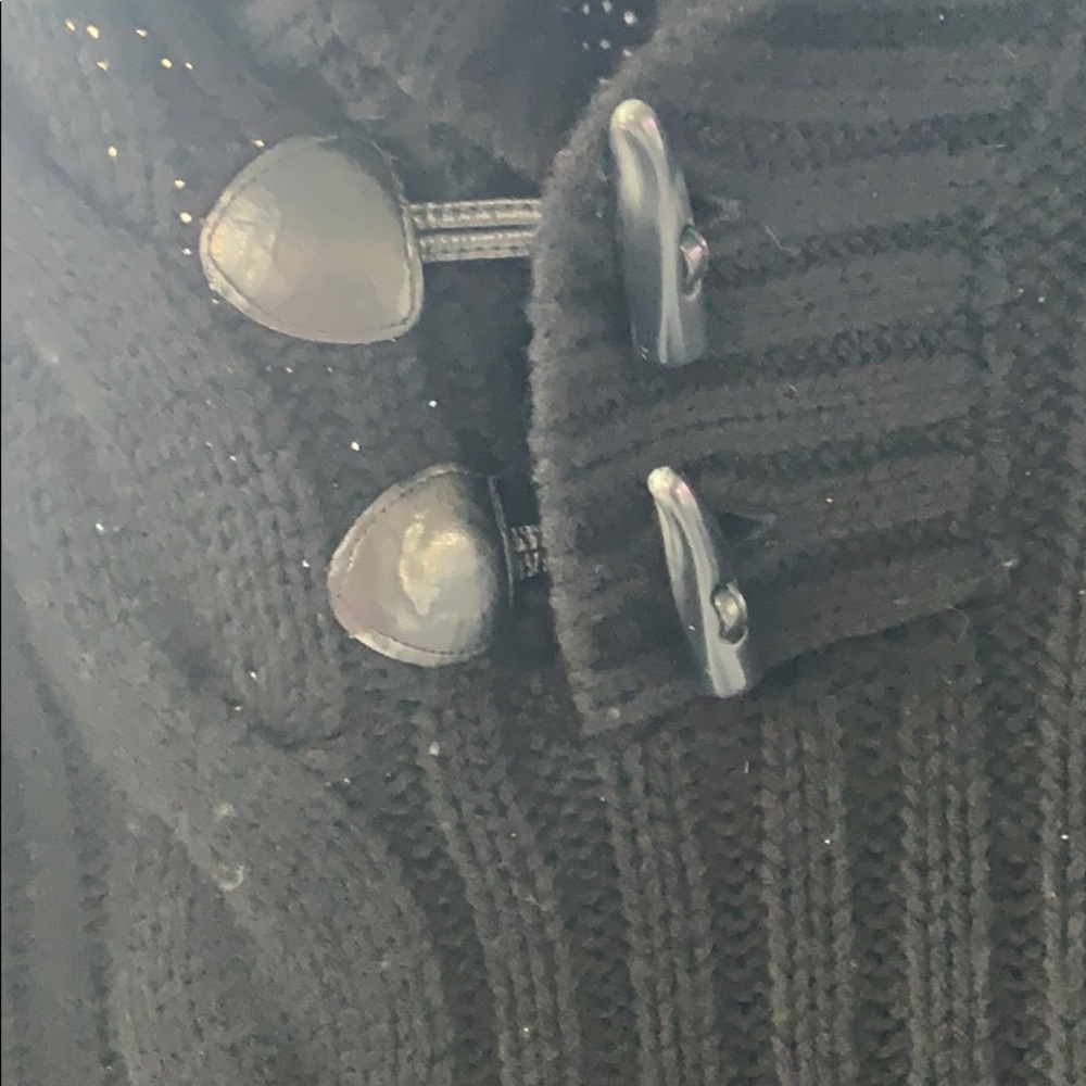 Cable knit sweater. - Picture 2 of 2